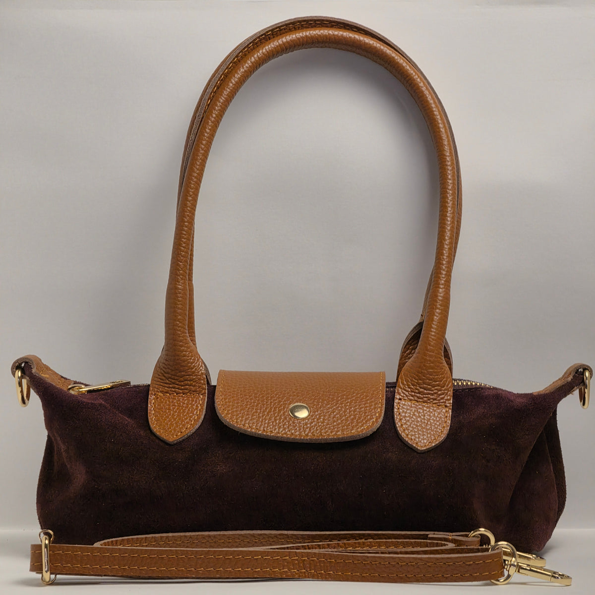 Bolso de hombro en piel de ante color burdeos oscuro con detalles en piel marrón