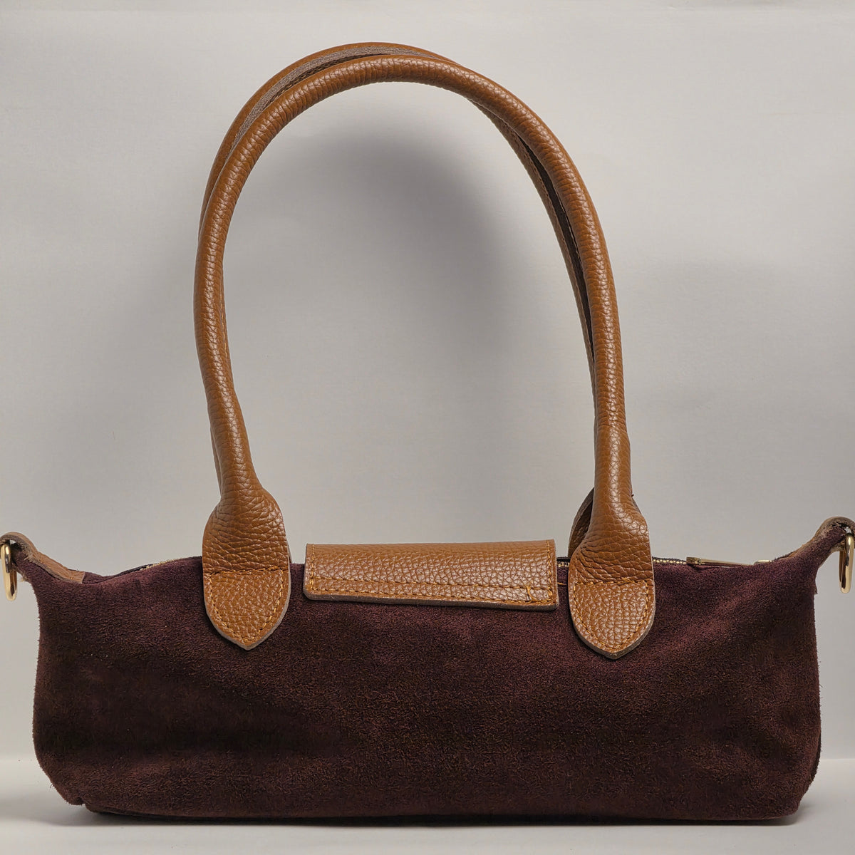 Bolso de hombro en piel de ante color burdeos oscuro con detalles en piel marrón