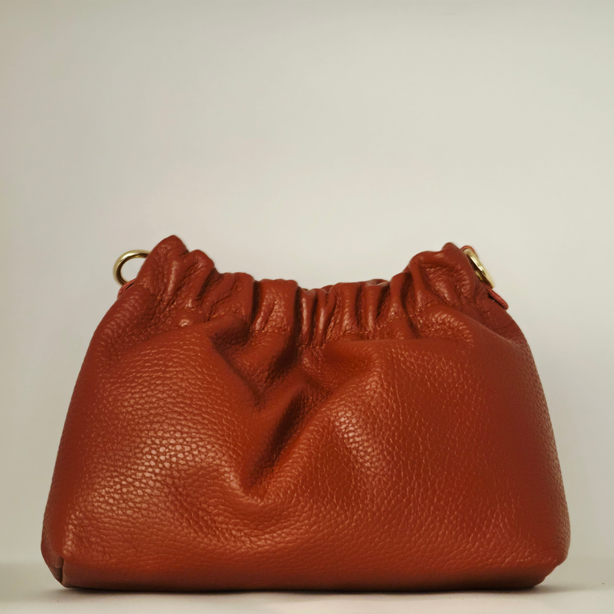 Bolso mini saco en piel color teja