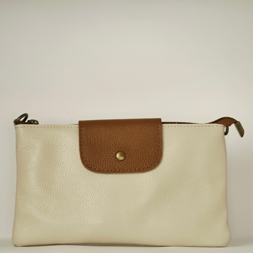 Bolso cartera de mano en piel color beige