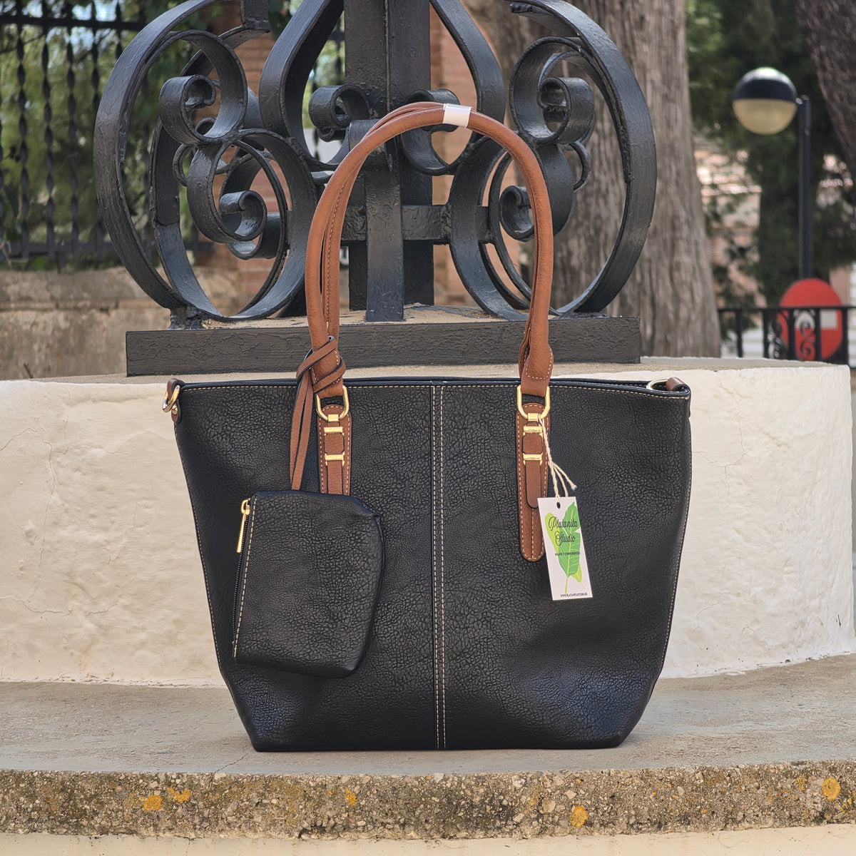 Bolso Tote negro con asa contrastada y monedero a juego